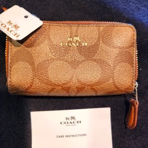 NWT COACH Zip Wallet